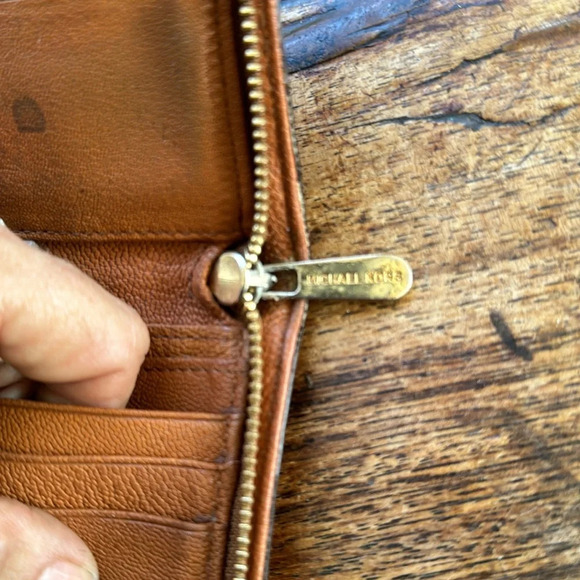 Michael Kors brown saddle leather wallet - Picture 9 of 11